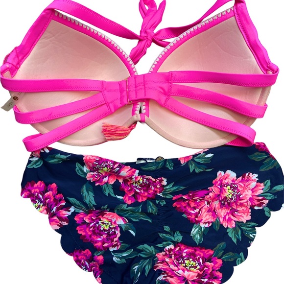 Hot pink bikini - Picture 5 of 5